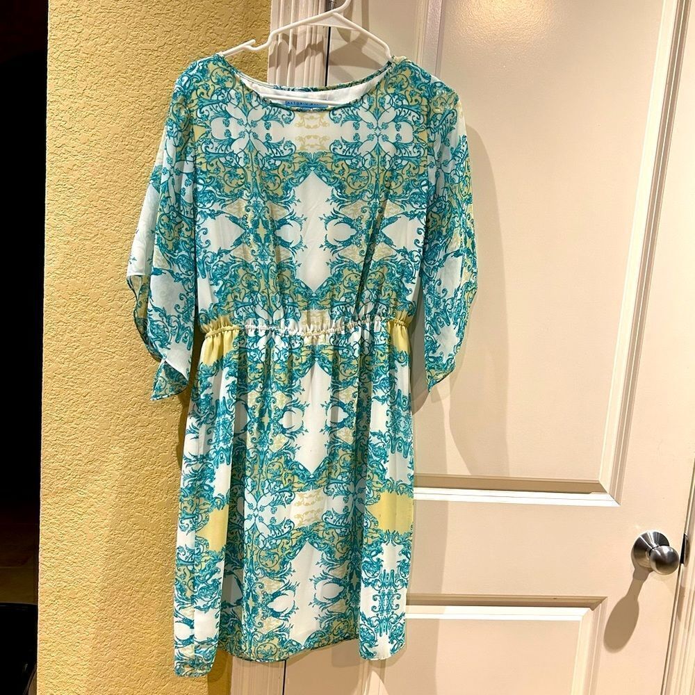 Antonio Melani size 8 teal and‎ white print dress with flowy sleeves